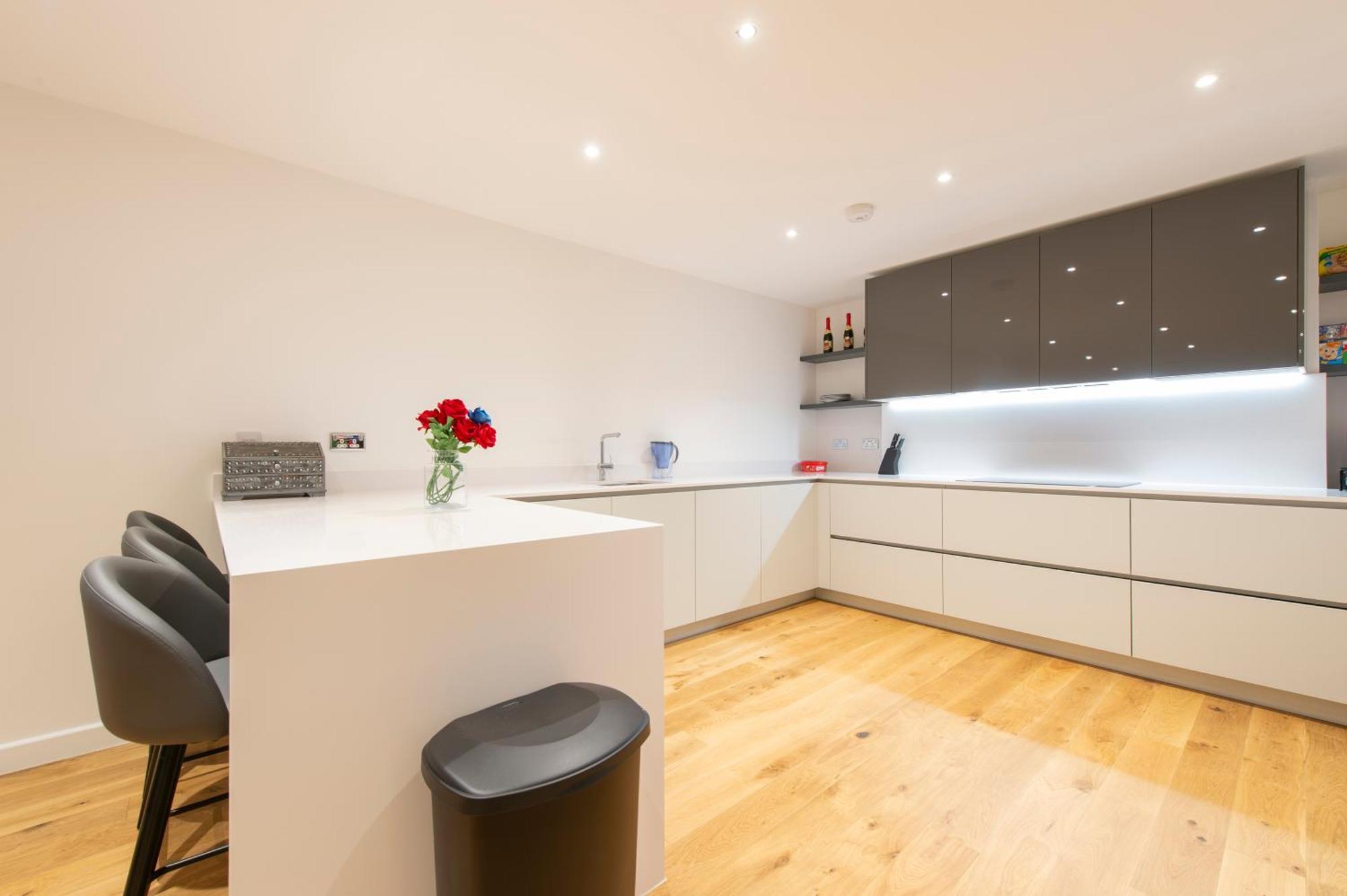 לונדון Exquisite 3Br Duplex Period Conversion, Air-Con & Amenities מראה חיצוני תמונה